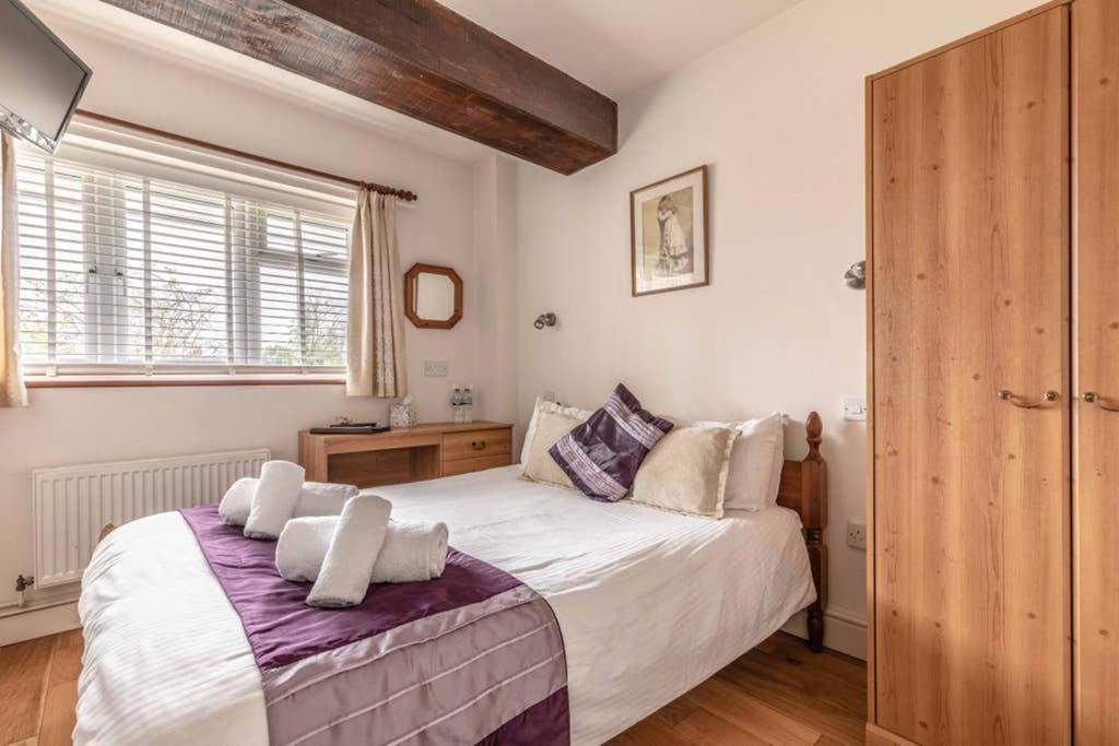 4 Bed 3 Baths In Central Windsor! Walk 2 All The Sights! Legoland 5 Min Drive Dış mekan fotoğraf