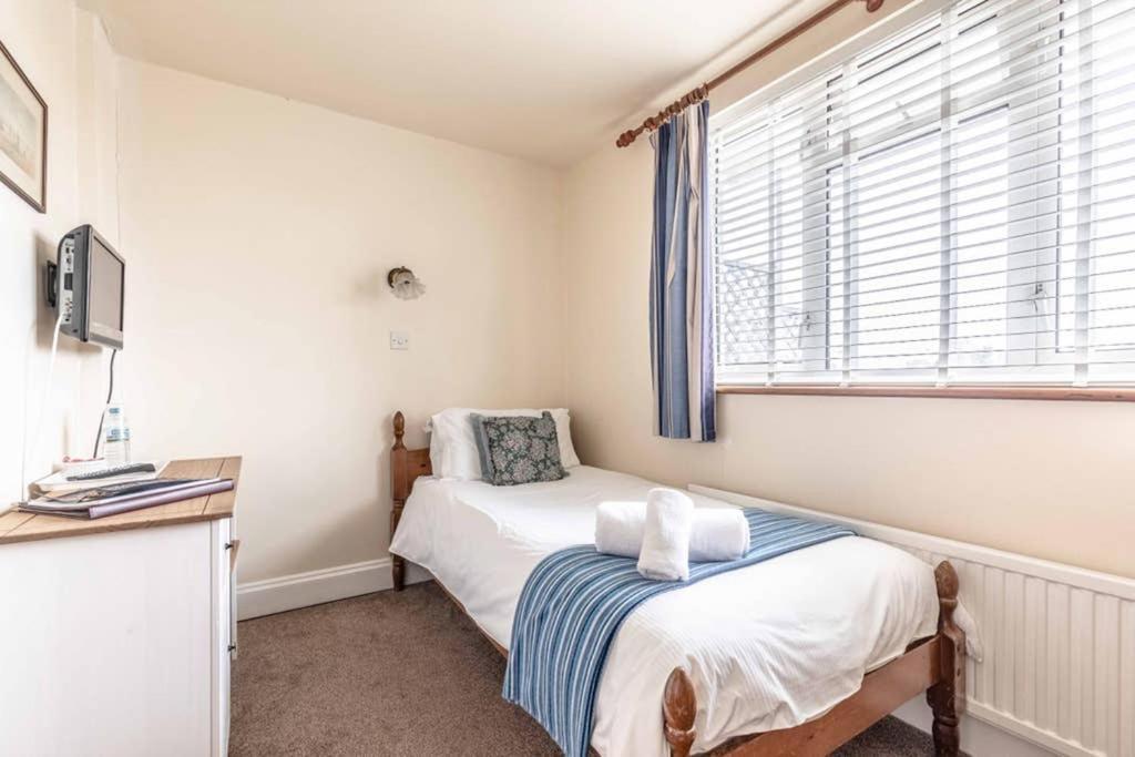 4 Bed 3 Baths In Central Windsor! Walk 2 All The Sights! Legoland 5 Min Drive Dış mekan fotoğraf